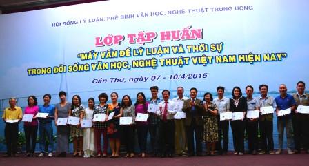 Tập huấn: “Mấy vấn đề lý luận và thời sự trong đời sống văn học, nghệ thuật Việt Nam hiện nay”